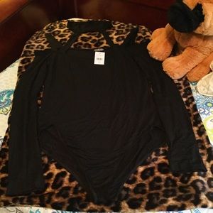 Fashion Nova Black Neckline Long Sleeved Bodysuit!